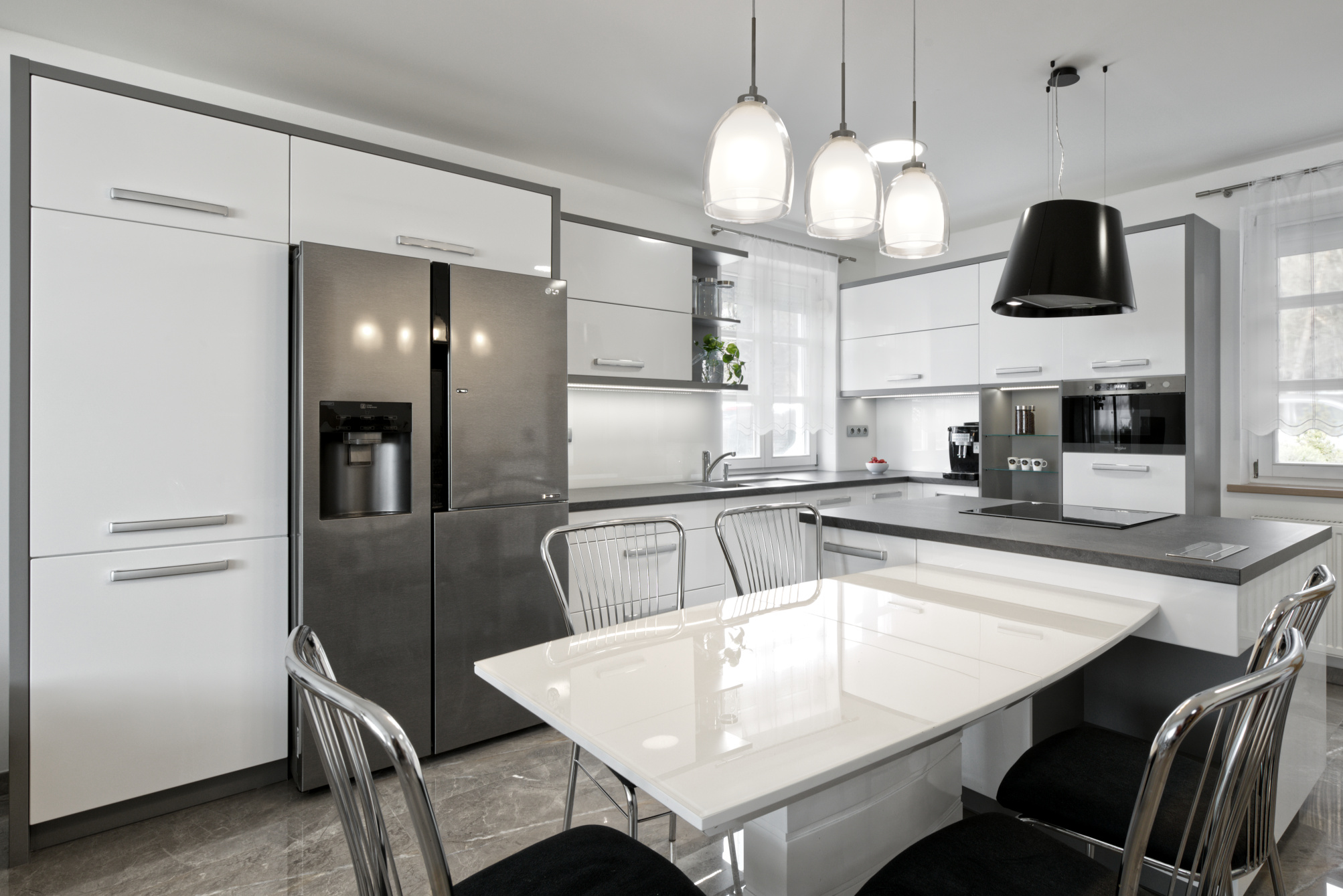 Kuchyňská linka vysoký lesk 