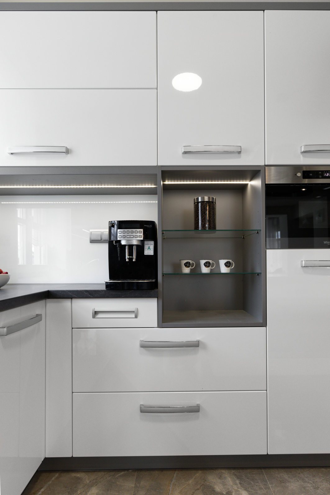 Kuchyňská linka vysoký lesk