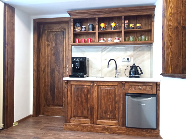 Kuchyňská linka ze dřeva 