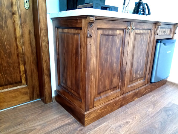 Kuchyňská linka ze dřeva 